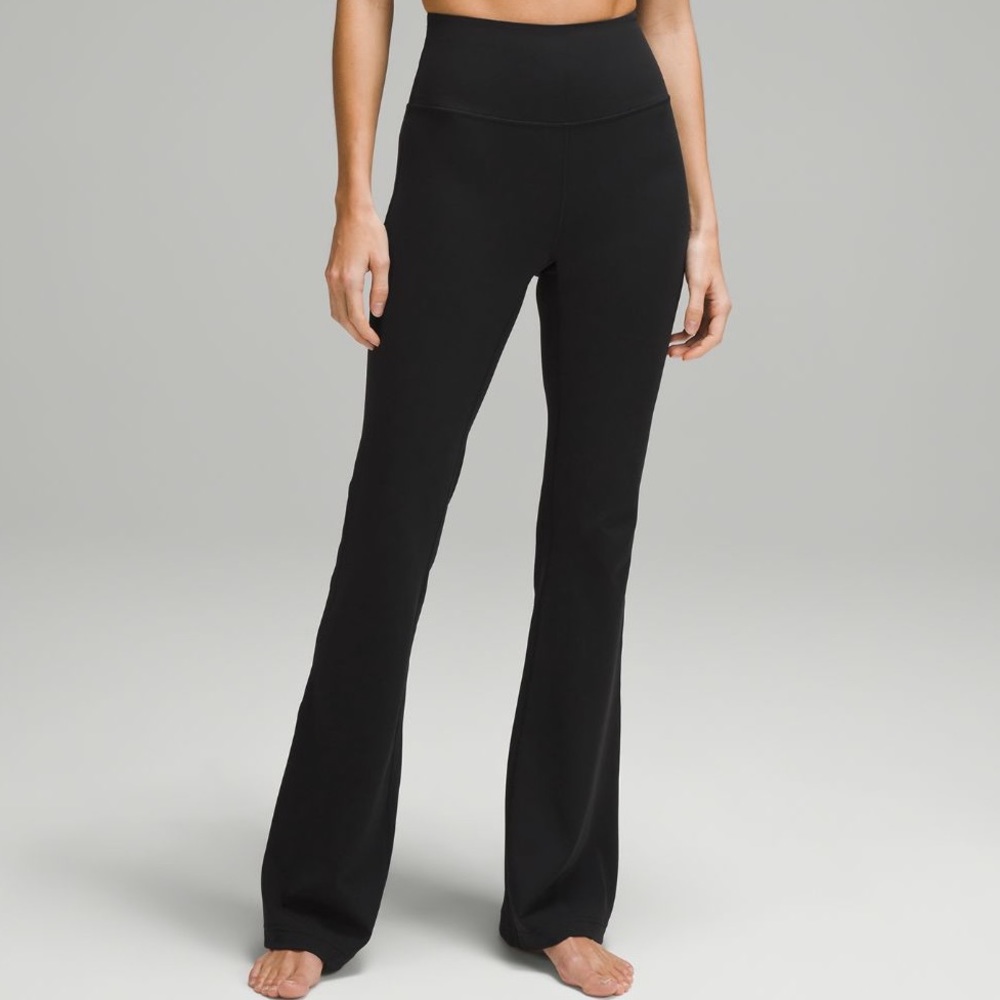 Lululemon Groove Super-High-Rise Flared Pant Nulu
Regular || LIKE NEW